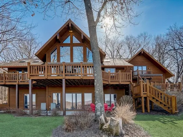 N3649 Bluff View Trl, Poynette, WI 53955