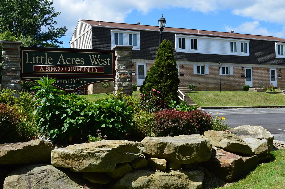 Building Photo - Little Acres