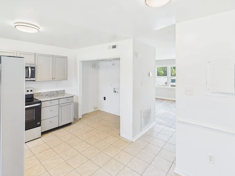 2305 Poplar St #B — Photo 10