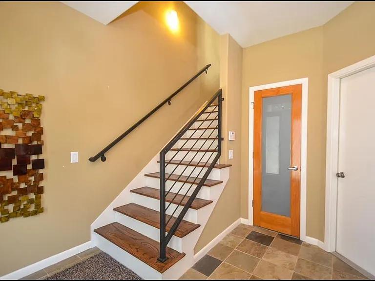 3010 Caroline St — Photo 2