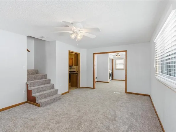 2916 S Mason Ave, Independence, MO 64052