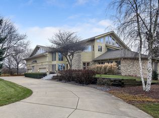 8401 Cessna Ln, Downers Grove, IL 60516