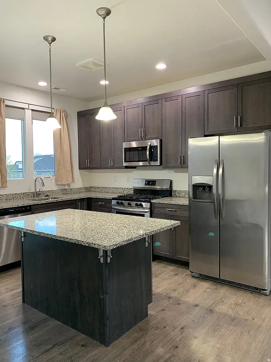 2 bed, 2.5 bath, 1220 sqft, $2,050 — Photo 4
