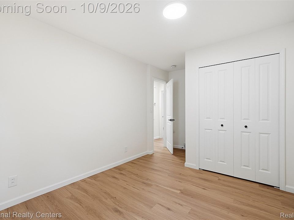 2403 Crooks Rd, photo 23
