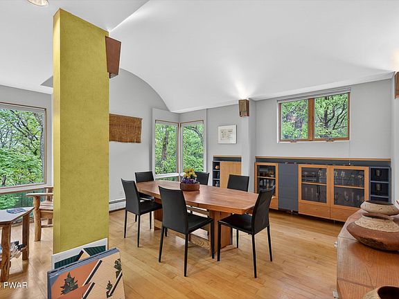 2nd image of 220 Kinsale Ln
