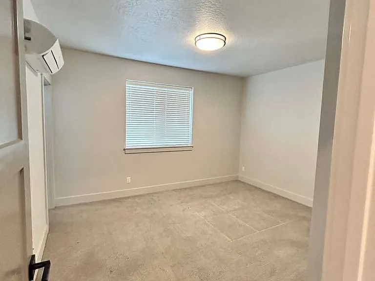 1713 W Jefferson St — Photo 9