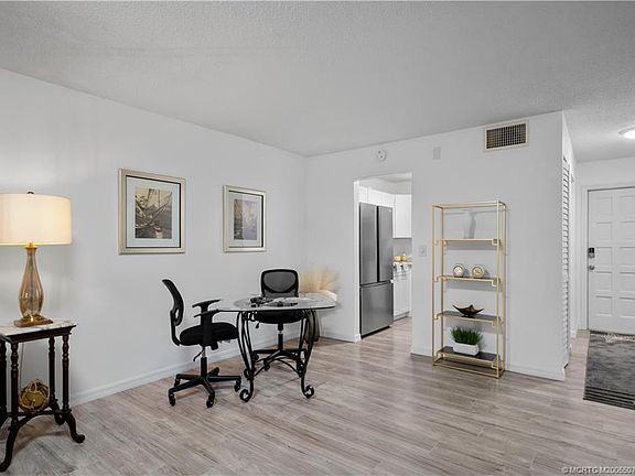 4th image of 1980 SW Palm City Rd APT B