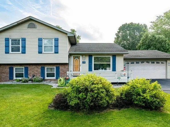 608 Six Mile Rd, Whitmore Lake, MI 48189