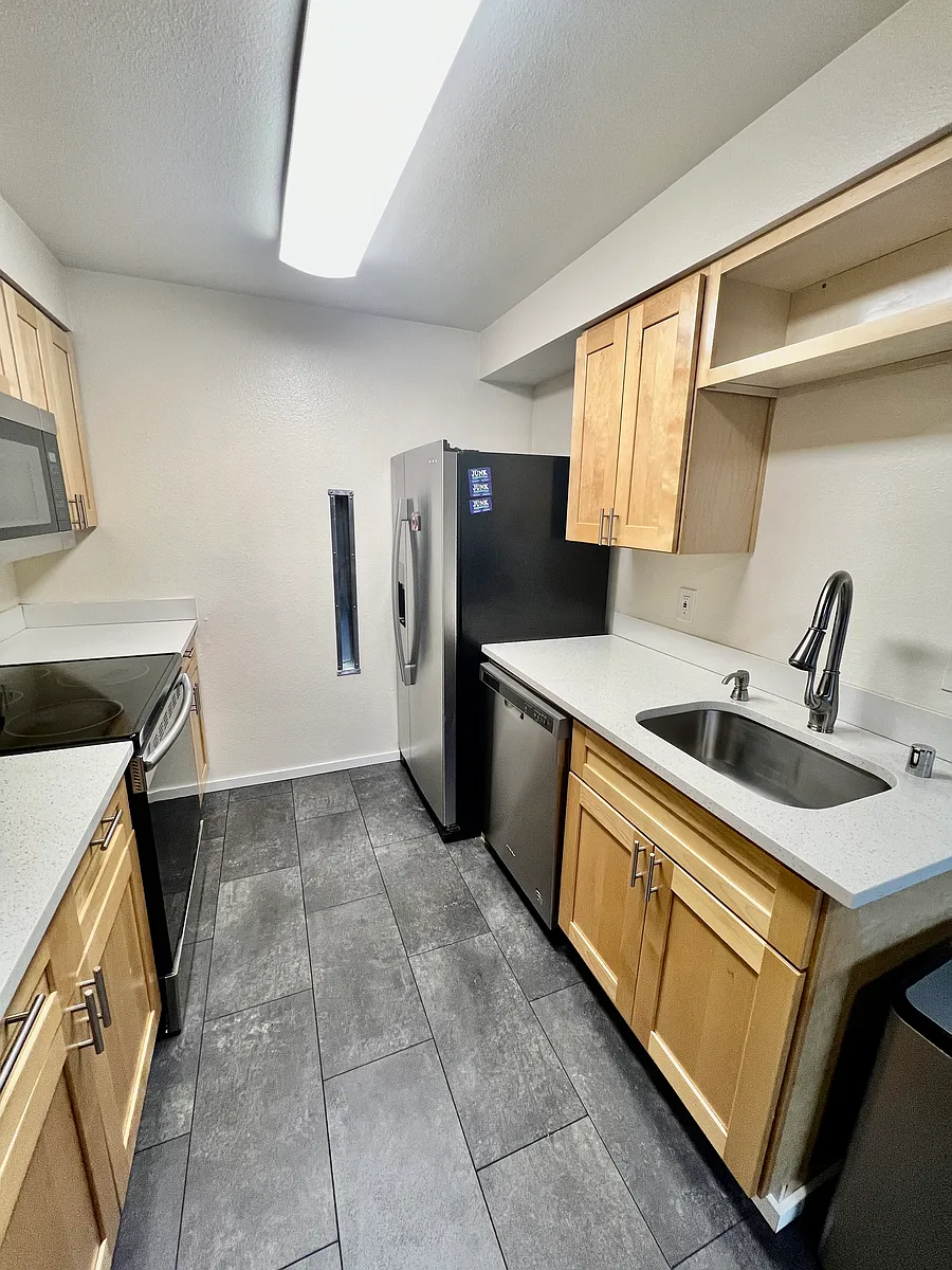 Building Photo - 4804 S 187th Pl #3