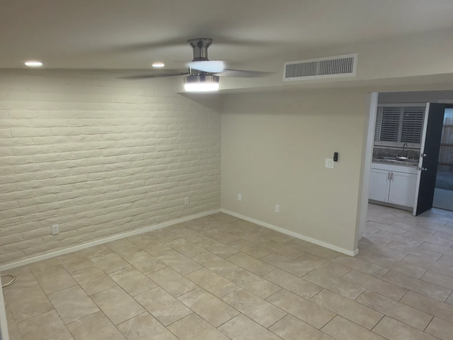 2 bed, 850 sqft, $1,200 — Photo 1