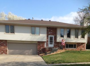 4311 Cripple Creek Rd, Lincoln, NE 68516