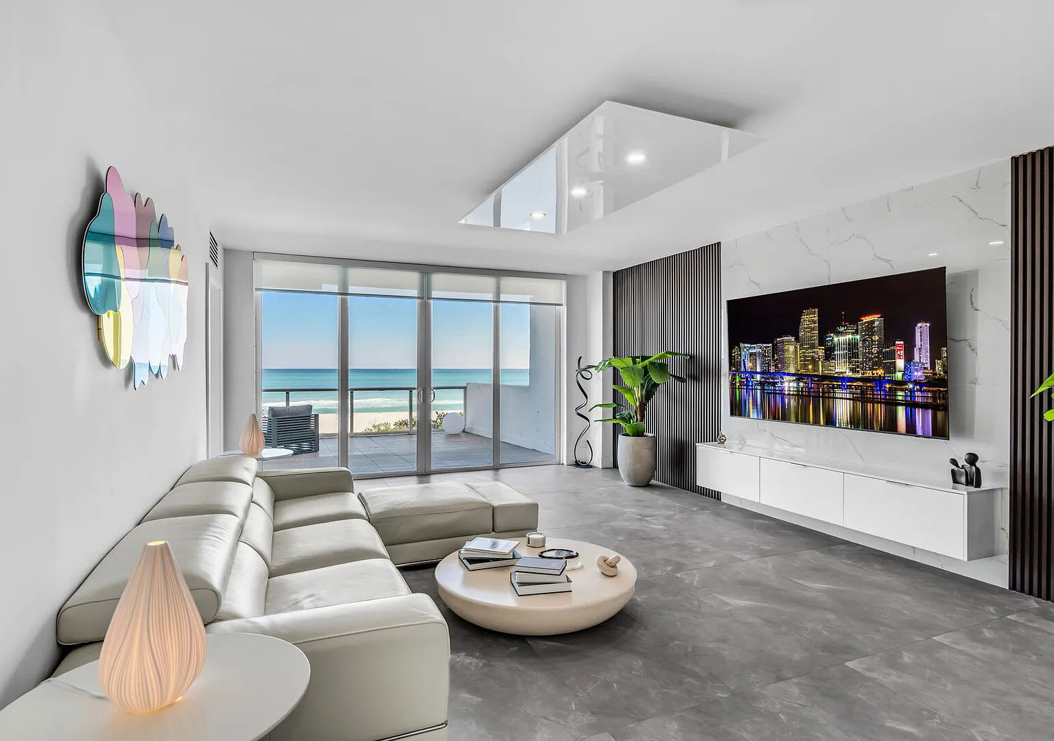 Direct Oceanfront 2BR Huge Balcony, Free Parking — Photo 2