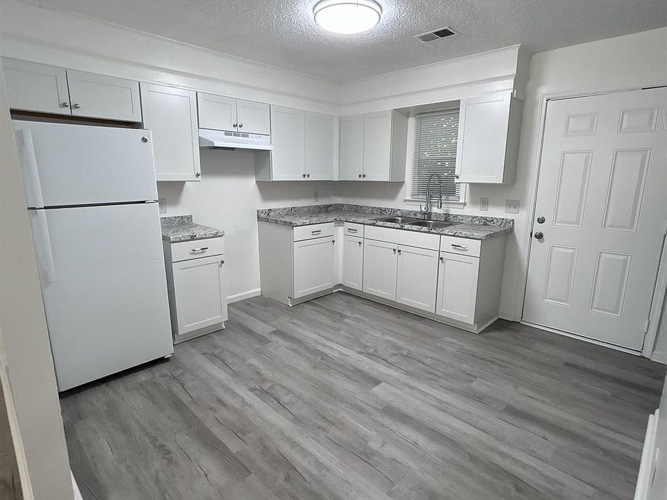 1st image of 805 Central Dr