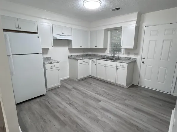 805 Central Dr, West Columbia, SC 29169