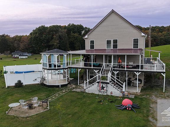 3rd image of 384 Pinoak Rd