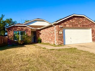 3201 Royal Crest Dr, Fort Worth, TX 76140