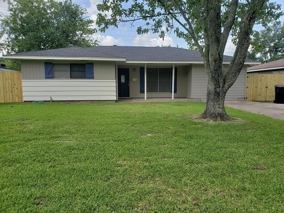 1st image of 704 S 15th St