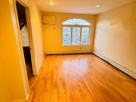 4th image of 176-10 Jamaica Ave #3