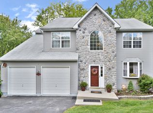 816 Seffert St, Philadelphia, PA 19128