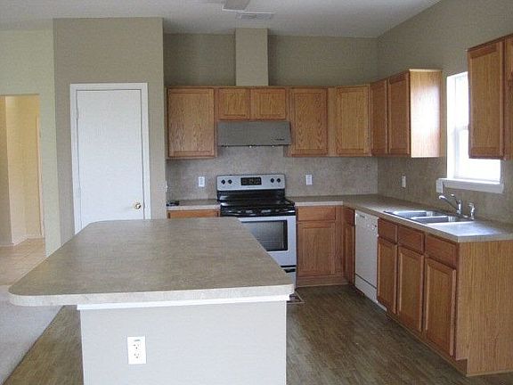 5th image of 105 White Oak Ct