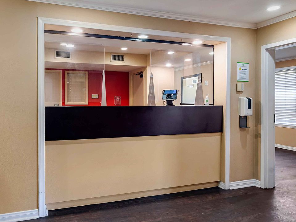 Lobby and Guest Check-in
