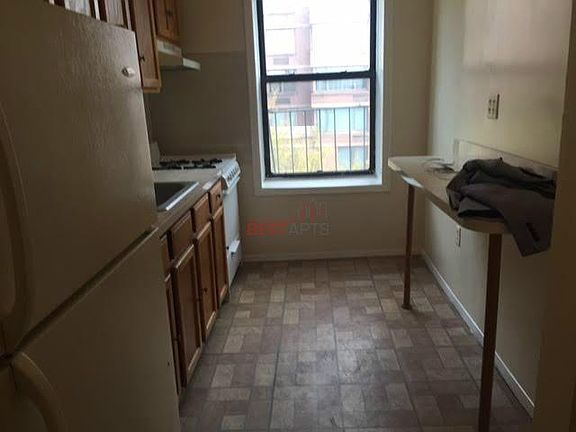 2nd image of 725 9th Ave APT 3D