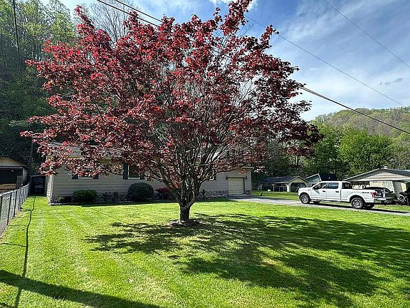 4th image of 844 Upper Blackberry Rd