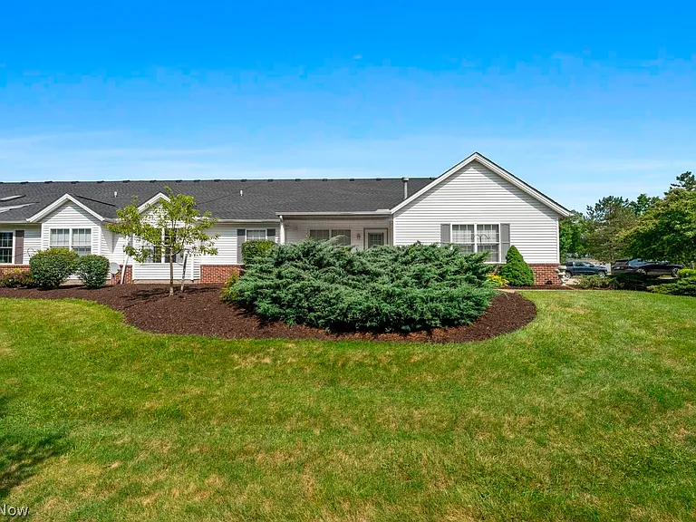 9215 Hickory Ridge Dr — Photo 2