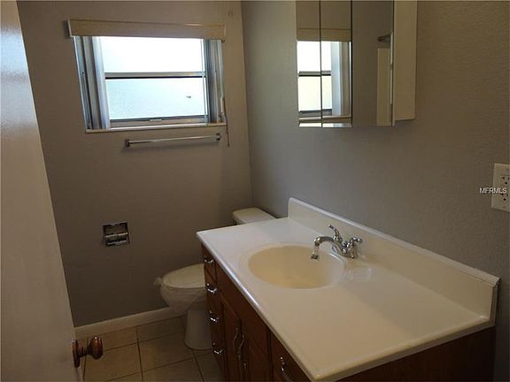 3rd image of 560 Pinecrest Dr
