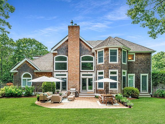2nd image of 30 Noelles Ln