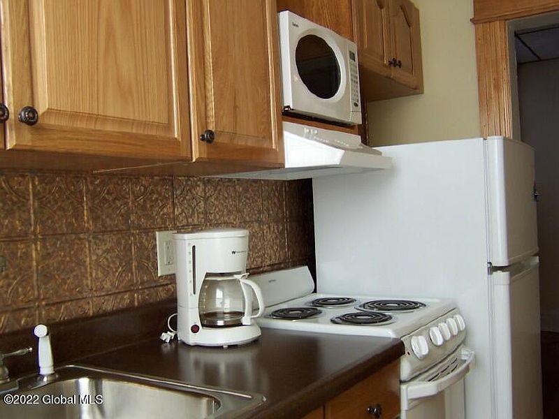 5th image of 226 Jay Street