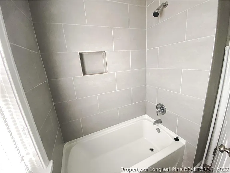 210 E 16th St #2 — Photo 11