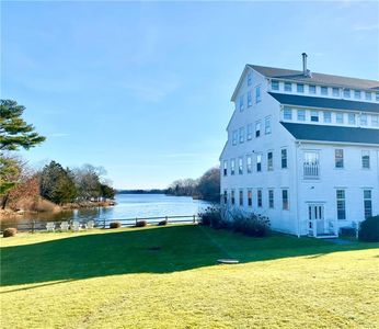 40 Web Ave, North Kingstown, RI, 02852