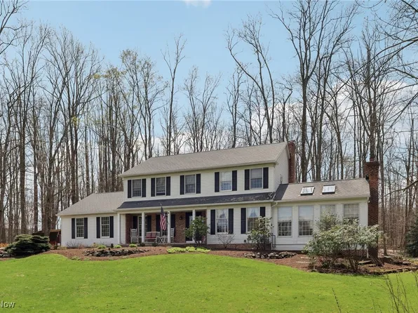 8875 Birchbark Grv, Chagrin Falls, OH 44023