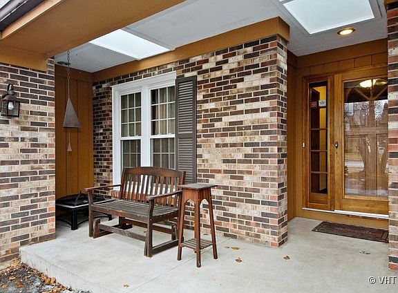 2nd image of 979 Huntleigh Dr