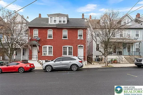 707 E 5th St Photo 1