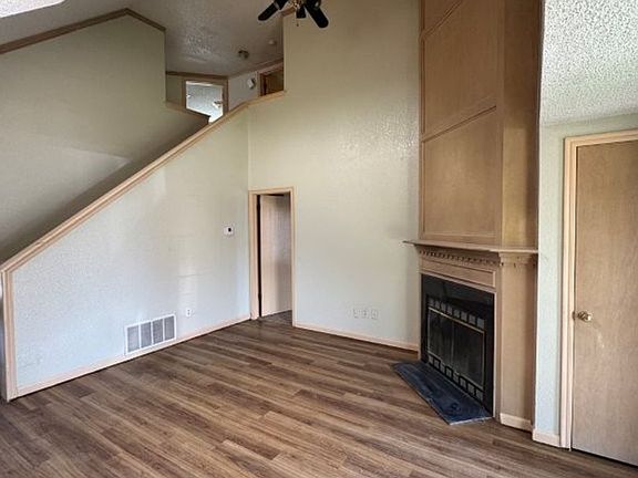 3rd image of 2107 Parkview Dr