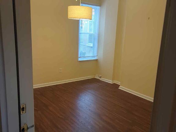 4th image of 516 E 11th St #1