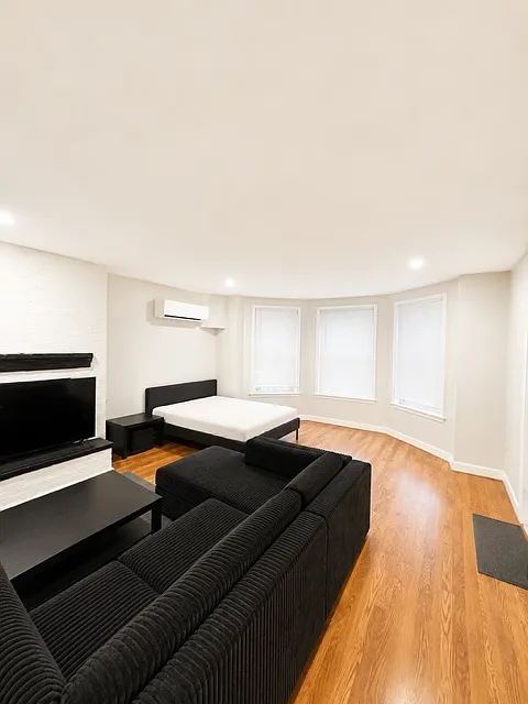 287 Beacon St #1F