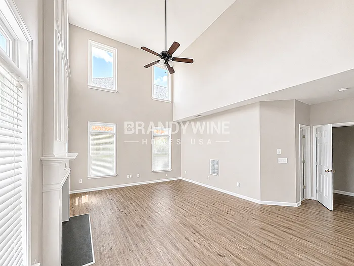 4 bed, 2.5 bath, 2775 sqft, $2,561 — Photo 4