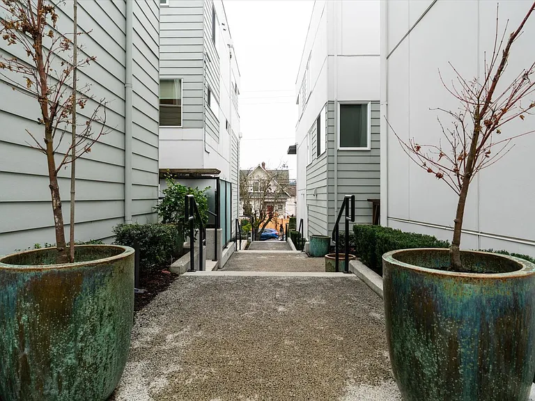 2218C Franklin Ave E #C — Photo 45