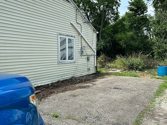3rd image of 3677 Runyon Ave