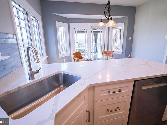 4th image of 102 Waterview Dr