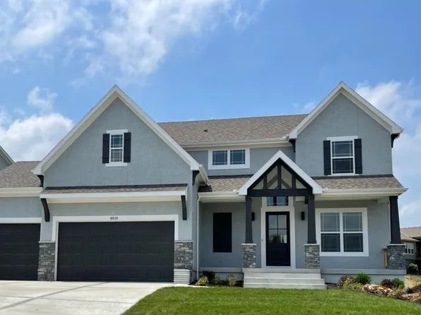 8010 W 166th Ter, Overland Park, KS 66085