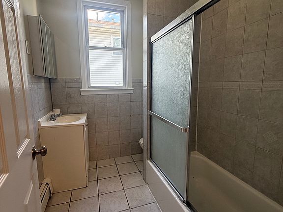 4th image of 29 Baldwin Ave #2A
