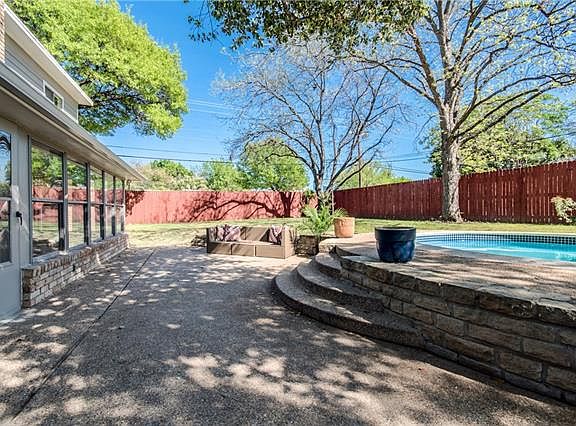 4th image of 2888 Reedcroft Dr