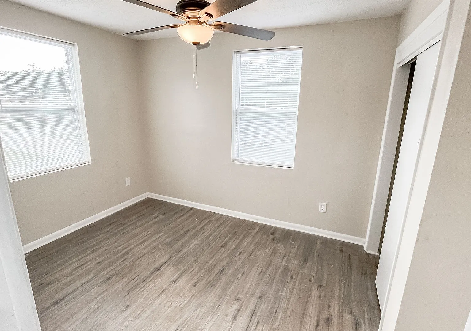 Tavares 1 Bed 1 Bath Apartment — Photo 4