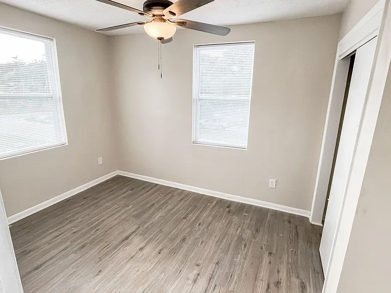 321 W Ianthe St #8 — Photo 4