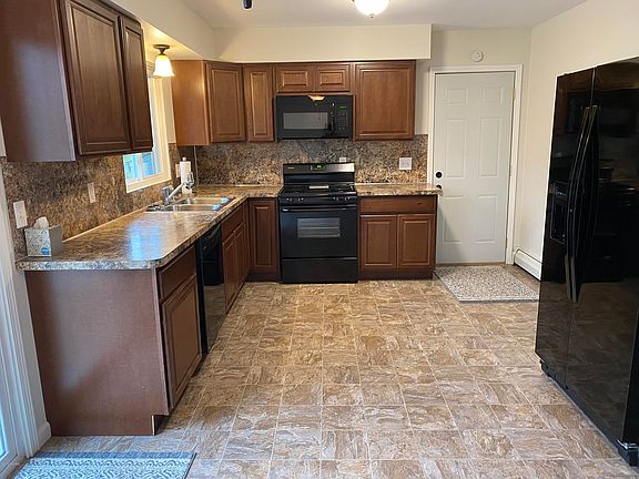 3rd image of 323 Lake St