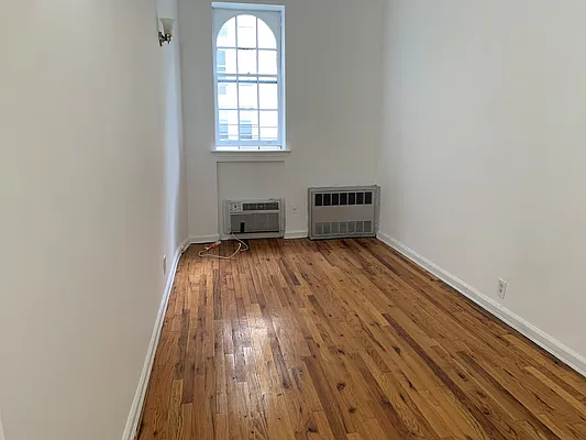 Rented by Joe Gotham LTD | media 10